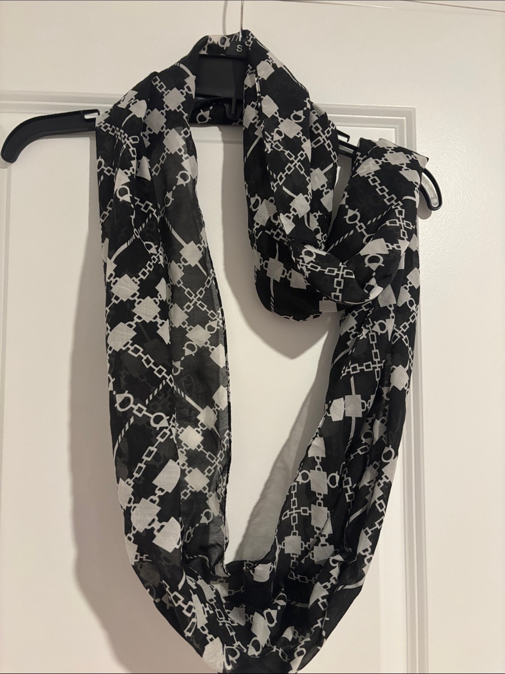 Black & White Chain-Pattern Infinity Scarf - Women Accessories
